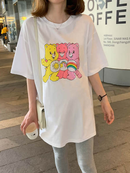 Широка памучна тениска с цветна щампа