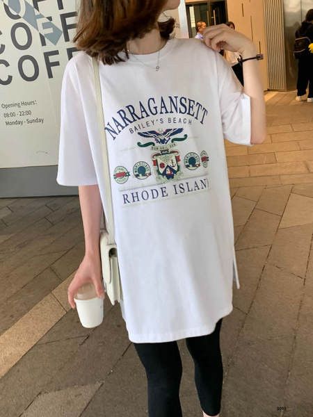 Широка памучна тениска с цветна щампа