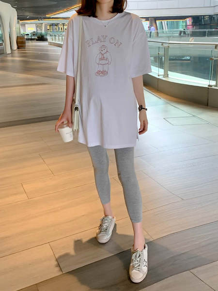 Широка памучна тениска с цветна щампа