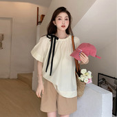 Moteriška palaidinė su ovalia iškirpte nėščiosioms