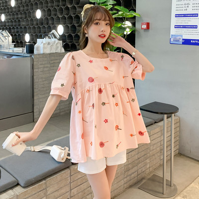 Широк модел блуза за бременни с къс ръкав и цветна спликация