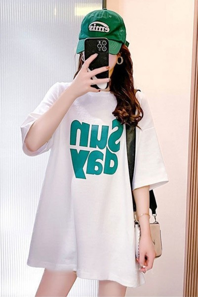 Широк модел дълга тениска с надпис подходяща за бременни