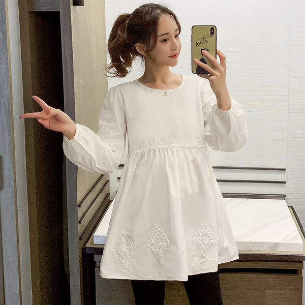 Дамска туника с бродерия разкроен модел за бременни