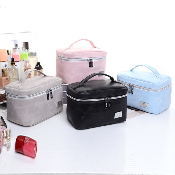 Козметична чанта с дръжка -подходяща за гримове