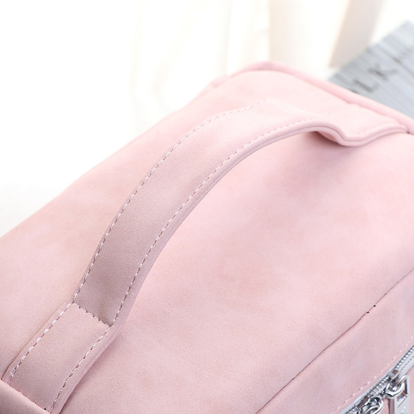 Козметична чанта с дръжка -подходяща за гримове