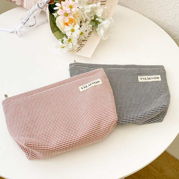 Козметична карирана чанта за гримове