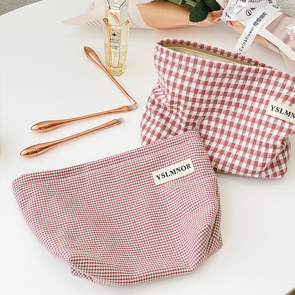 Козметична карирана чанта за гримове