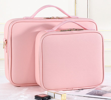 Козметичен куфар с отделения за гримове