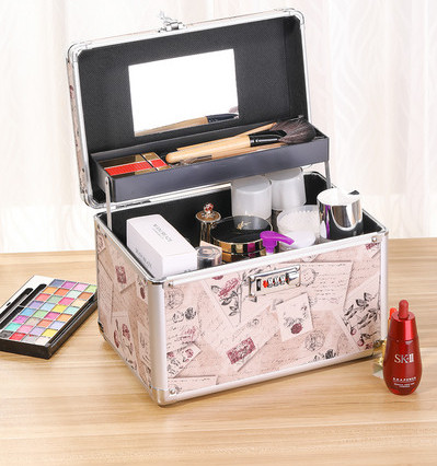 Cosmetic suitcase for make-ups