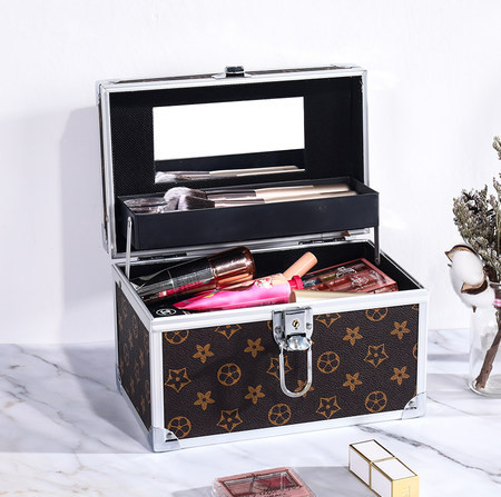 Козметичен куфар за гримове