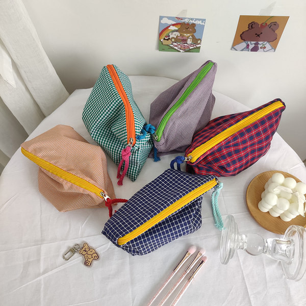 Нов модел несесер за козметични принадлежности