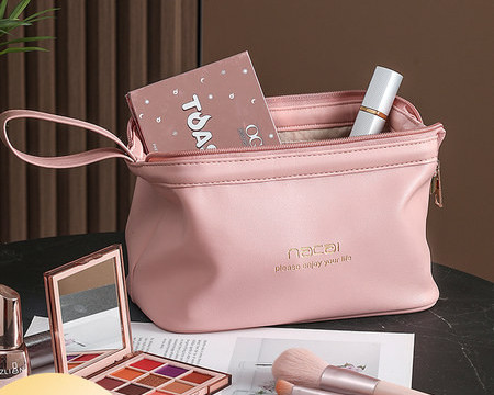 Несесер с дръжка -подходящ за козметични принадлежности