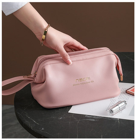 Несесер с дръжка -подходящ за козметични принадлежности