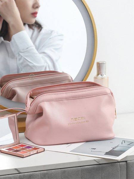 Несесер с дръжка -подходящ за козметични принадлежности