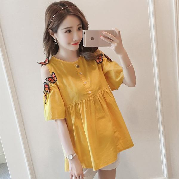 Дамска блуза с голи рамене и 3D елемент 