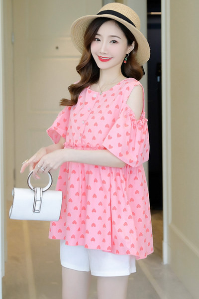 Широк модел блуза с къс ръкав за бременни и изрязани части