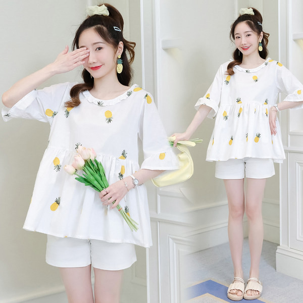 Разкроена блуза с къдри и цветна щампа