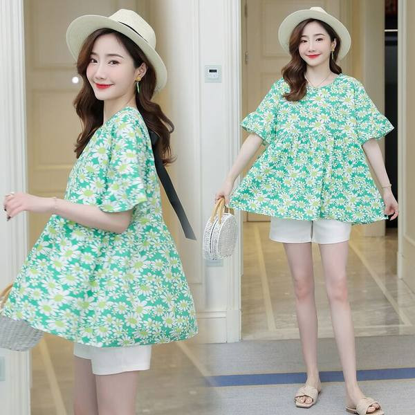 Свободна блуза с къс ръкав и флорални мотиви подходяща за бременни