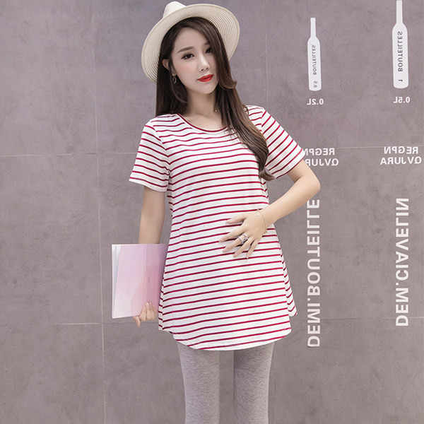 Раирана тениска за бременни с дантела и панделка на гърба 