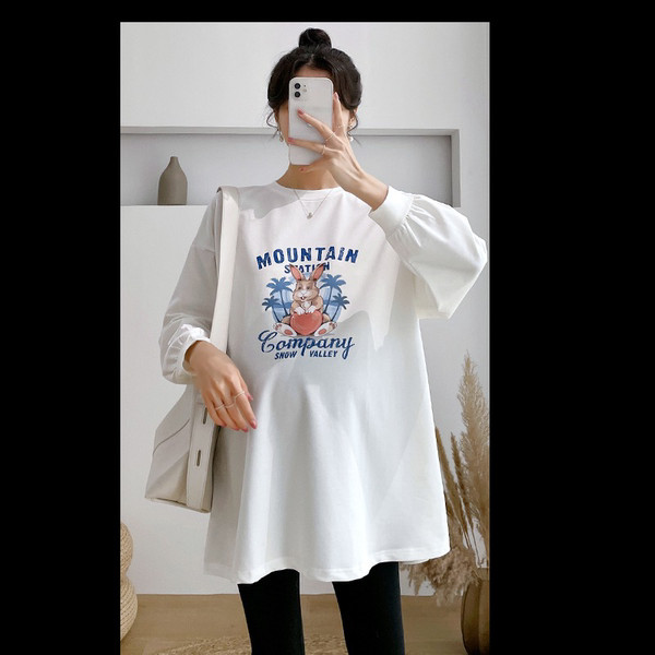 Широка блуза с дълъг ръкав и цветна щампа за бременни