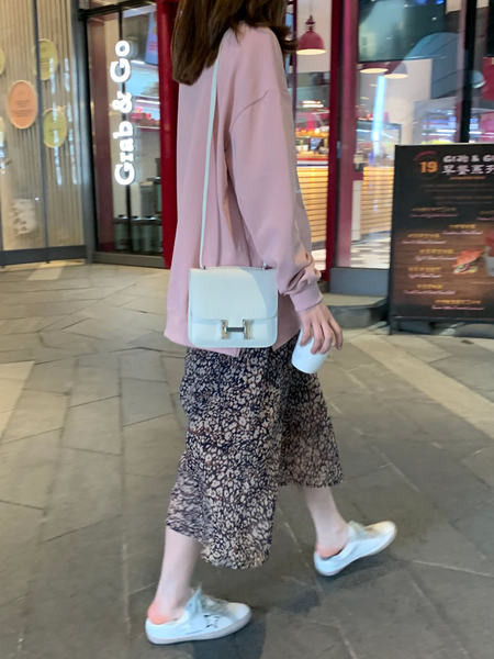 Пролетна дълга пола с флорални мотиви за бременни жени