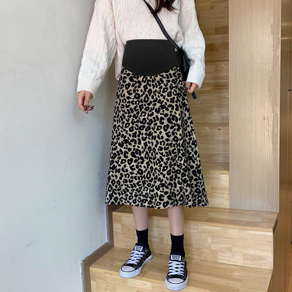 Широка пола за бременни с животински принт