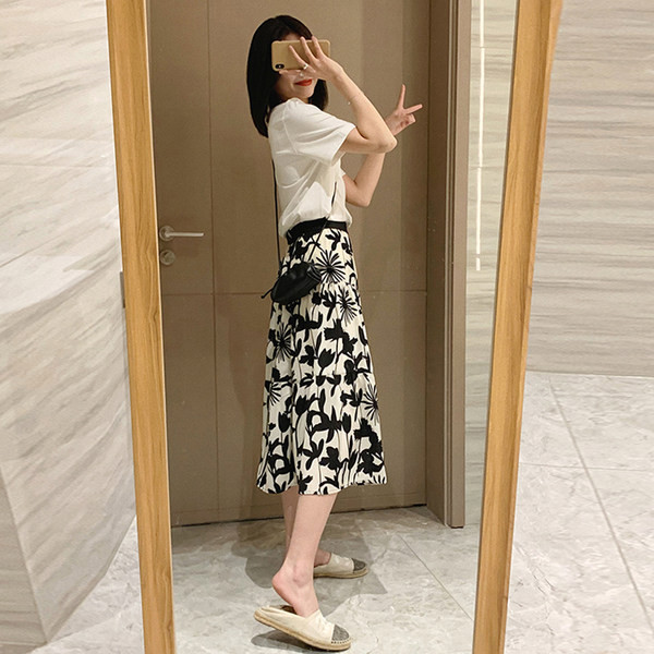 Разкроена пола с флорален десен за бременни