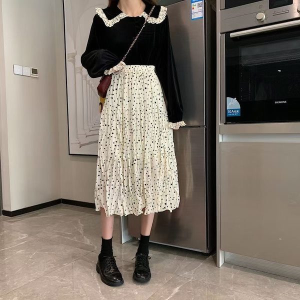 Разкроена дамска пола подходяща за бременни