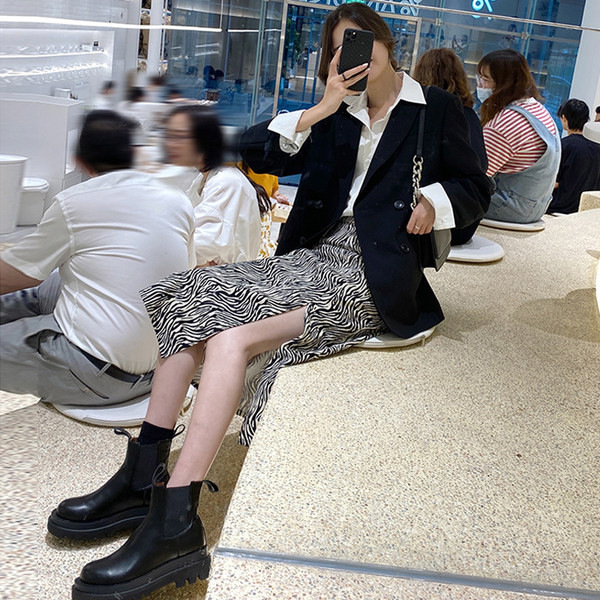 Дълга права пола с цепка подходяща за бременни