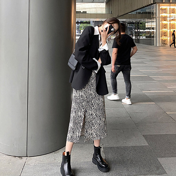 Дълга права пола с цепка подходяща за бременни