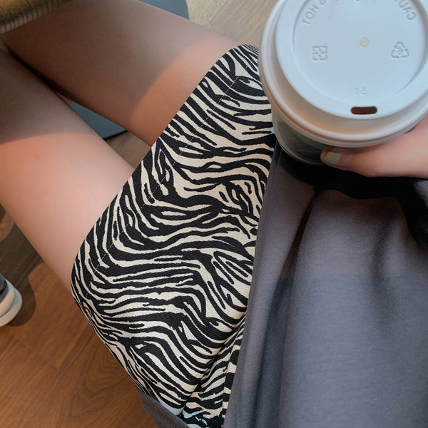 Стилна къса пола с животински принт за бременни 