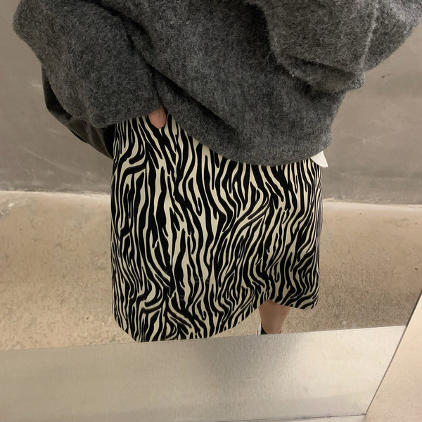 Стилна къса пола с животински принт за бременни 
