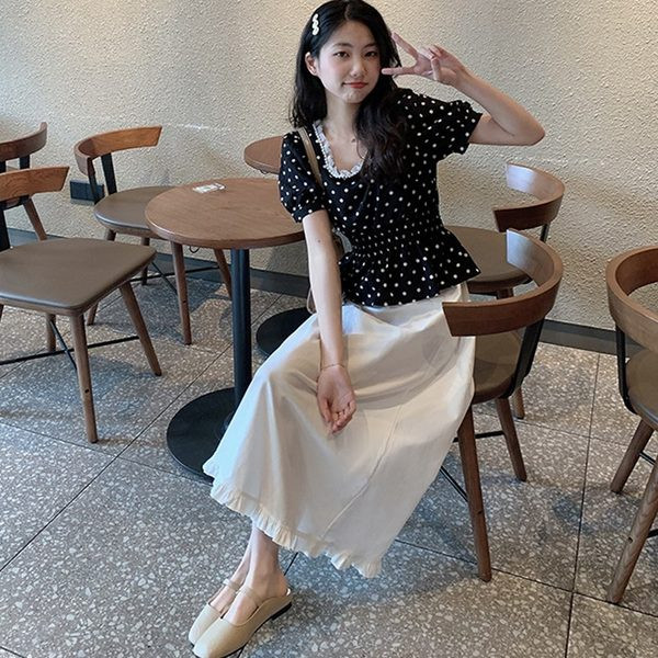 Разкроена дамска пола в бял цвят