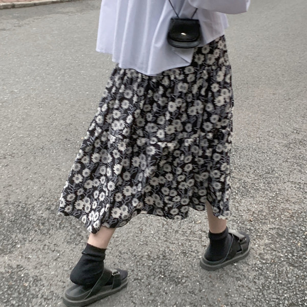 Разкроена пола с флорален десен подходяща за бременни