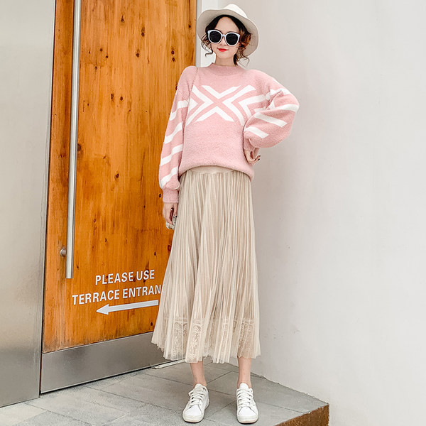 Плисирана дамска пола с дантела за бременни