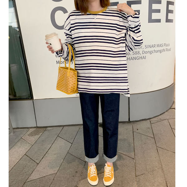 Пролетна свободна блуза за бременни с овално деколте 