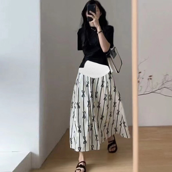 Ležerna izrezana suknja s aplikacijom za trudnice