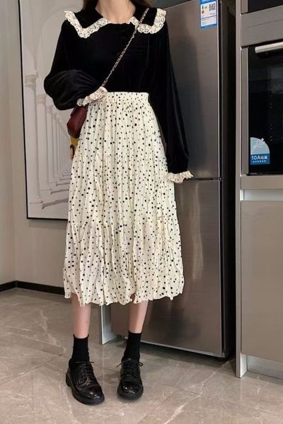 Разкроена дамска пола на точки за бременни