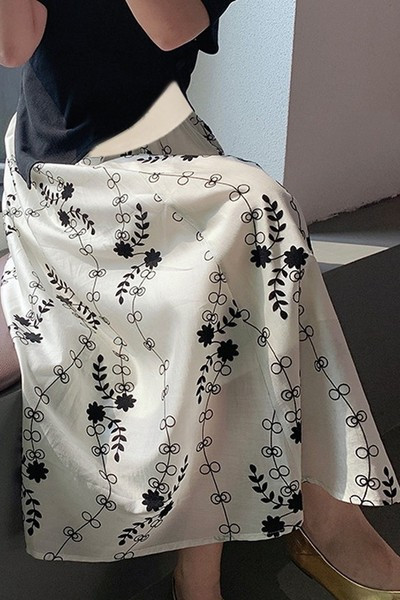 Široka trudnička suknja srednje dužine