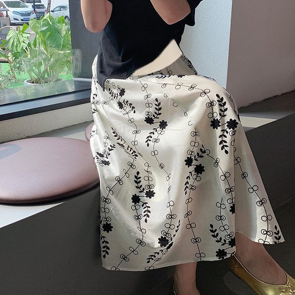 Široka trudnička suknja srednje dužine