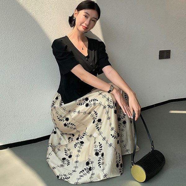 Široka trudnička suknja srednje dužine