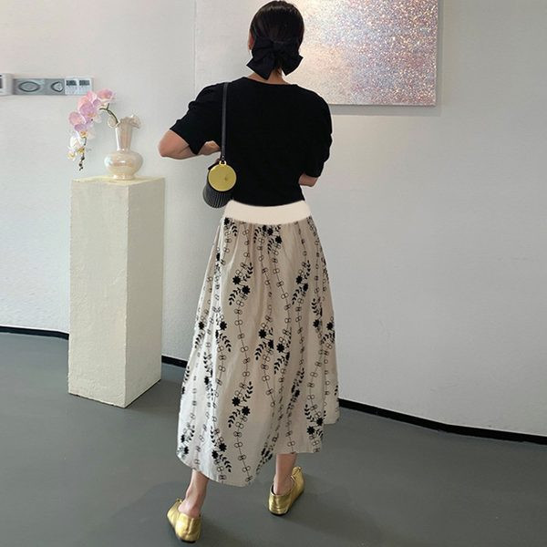 Široka trudnička suknja srednje dužine