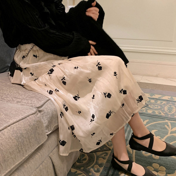 Пола за бременни с висока талия и апликация 