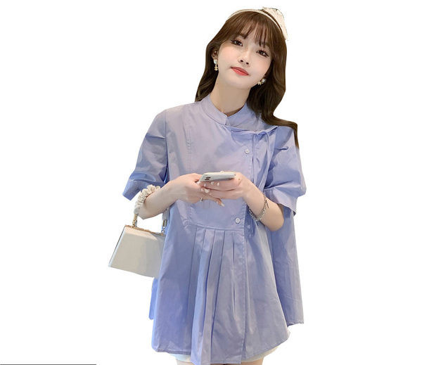 Asimetrična majica na kopčanje plave boje za trudnice