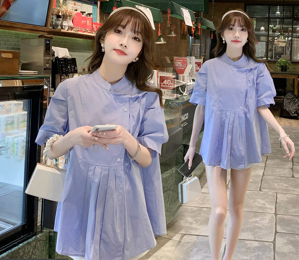 Asimetrična majica na kopčanje plave boje za trudnice