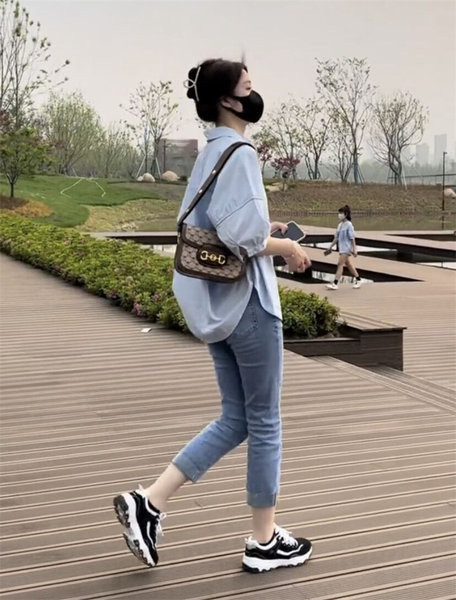 Широк модел риза за бременни с 3/4 ръкав