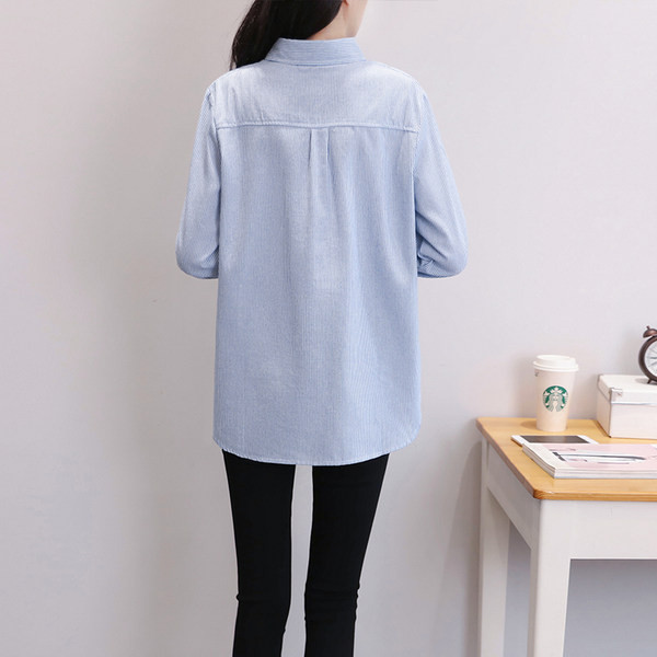 Пролетно-есенна риза за бременни с цветна щампа