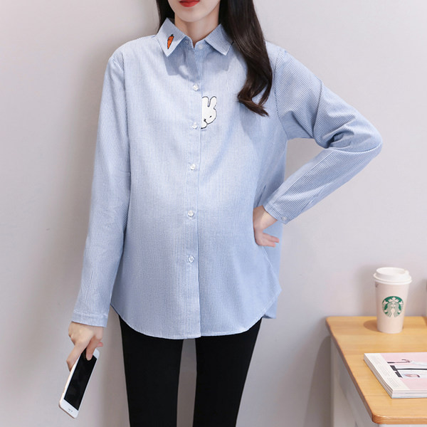 Пролетно-есенна риза за бременни с цветна щампа