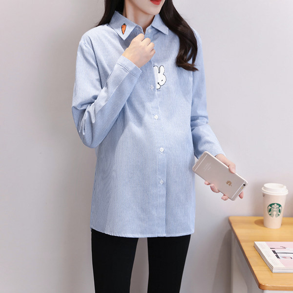 Пролетно-есенна риза за бременни с цветна щампа