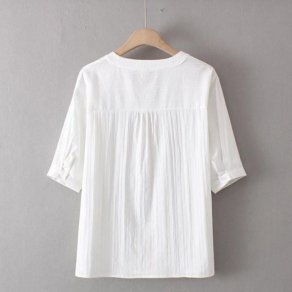 Дамска риза с бродерия и шпиц деколте подходяща за бременни